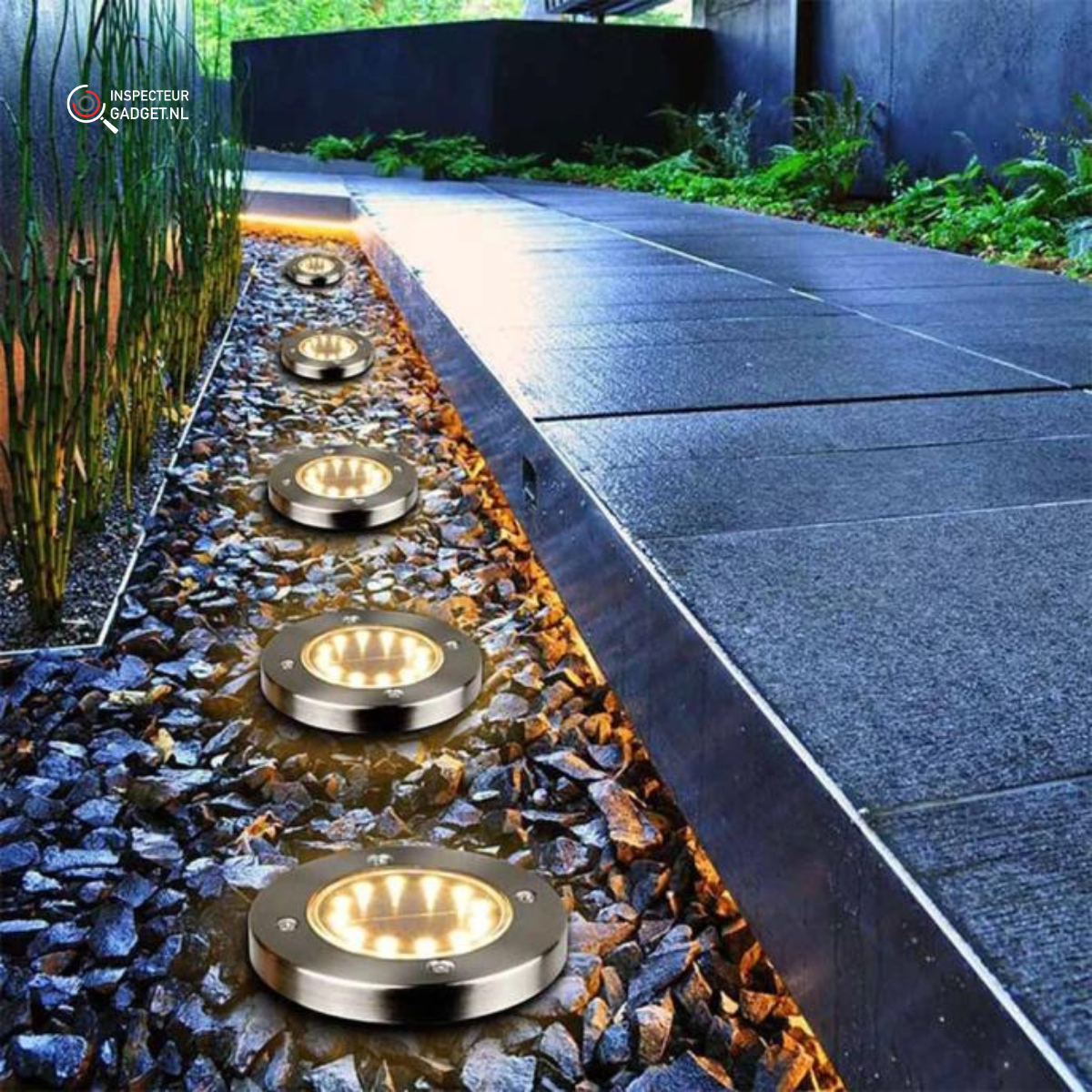 Deluxe | Solar Garden Lights with 8 LED Lamps - Wireless and Weatherproof Design