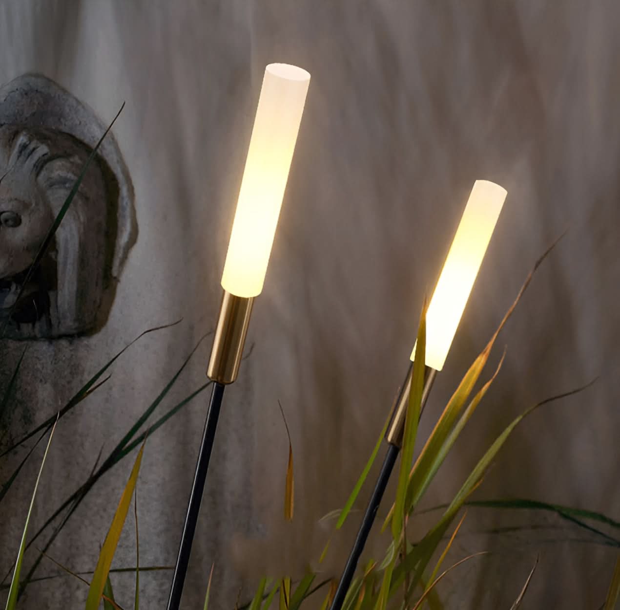 Garduru | Solar Outdoor Lights with Weather-Resistant Design - Modern LED for Gardens