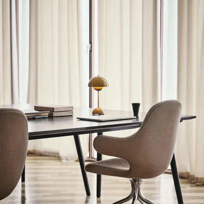 Minimalist Wireless Table Lamp 4