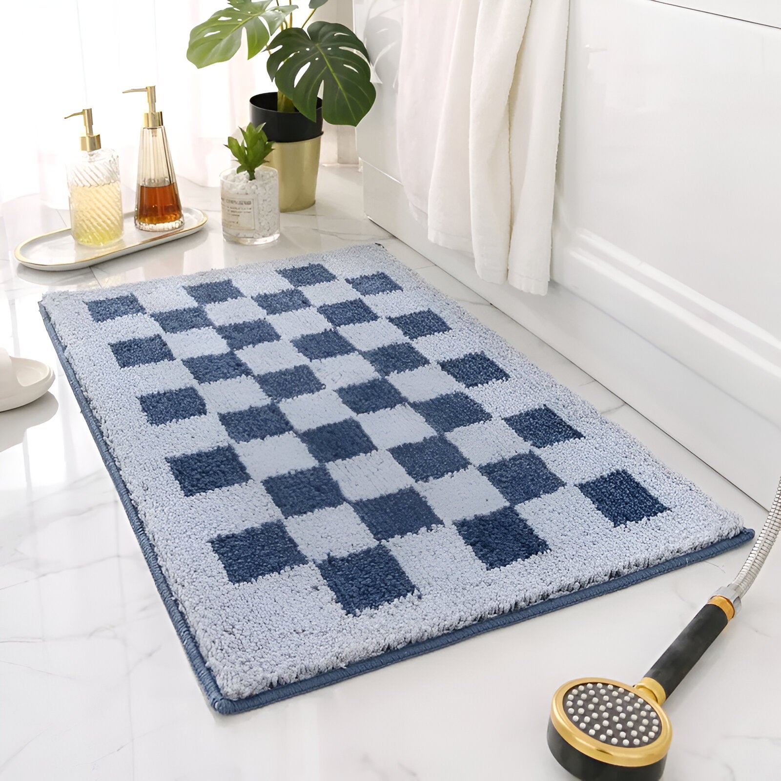 Plush Checkered Microfiber Bath Mat - Black and White Design