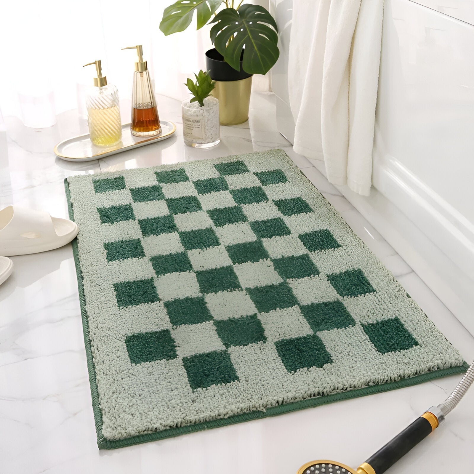 Plush Checkered Microfiber Bath Mat - Black and White Design