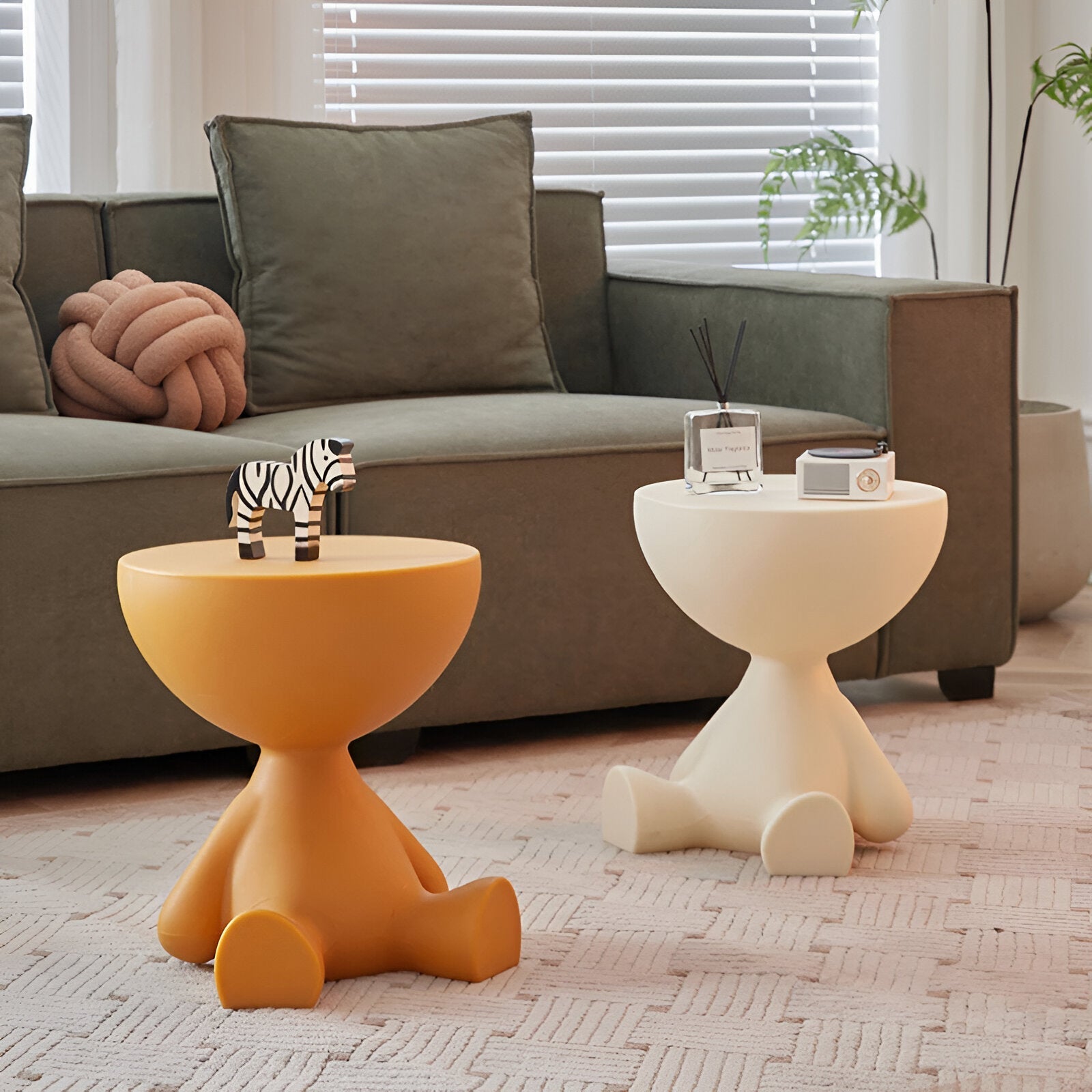 Round Coffee Table – Plastic, Timeless Design for the Living Room or Side Table 1