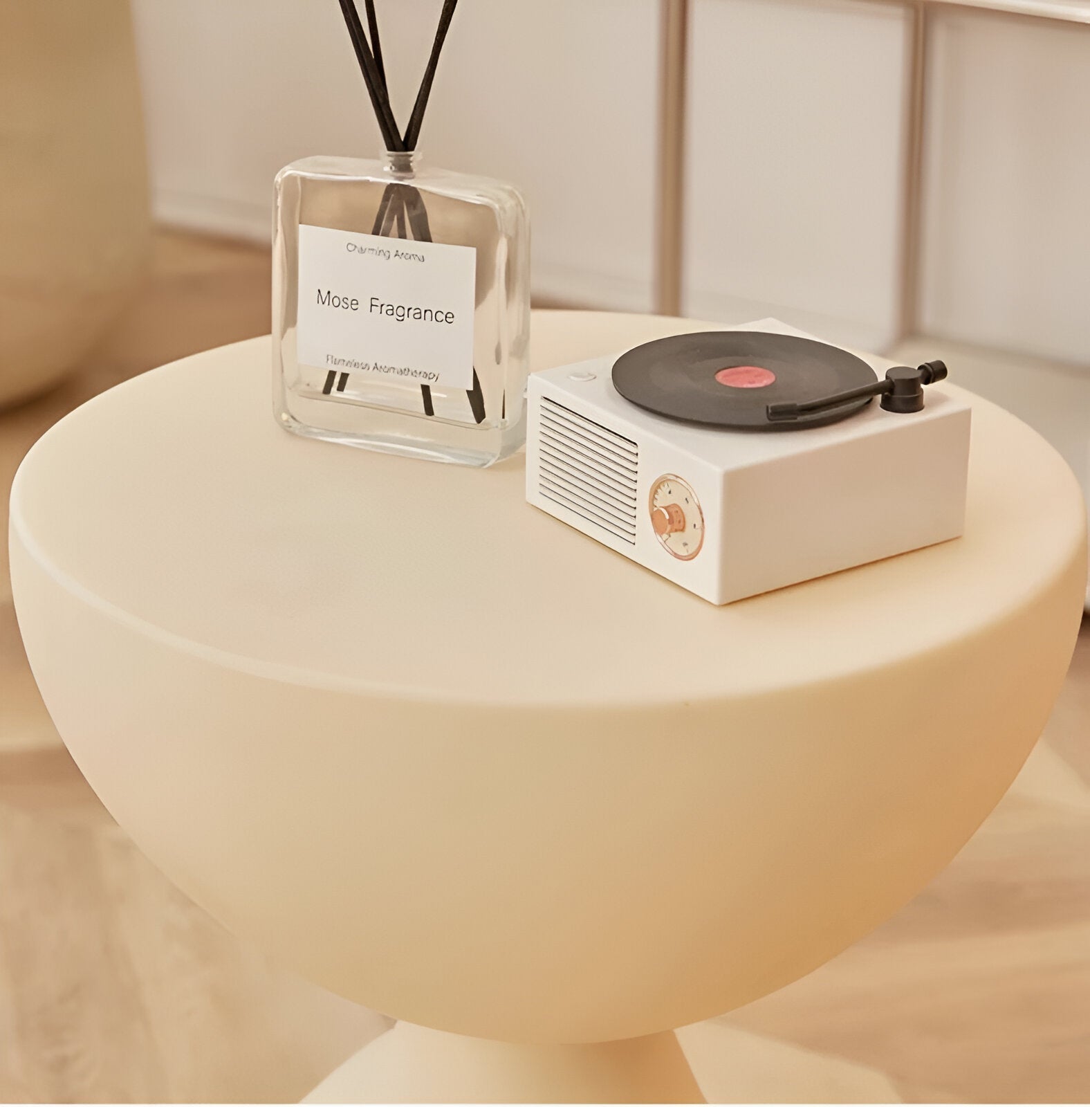 Round Coffee Table – Plastic, Timeless Design for the Living Room or Side Table 3