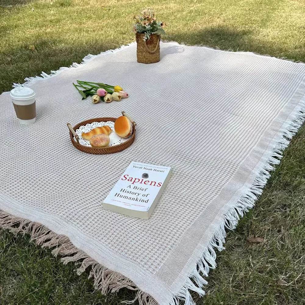 Tasselora | Woven Picnic Blanket with Decorative Tassels - Lightweight for Outdoor Use
