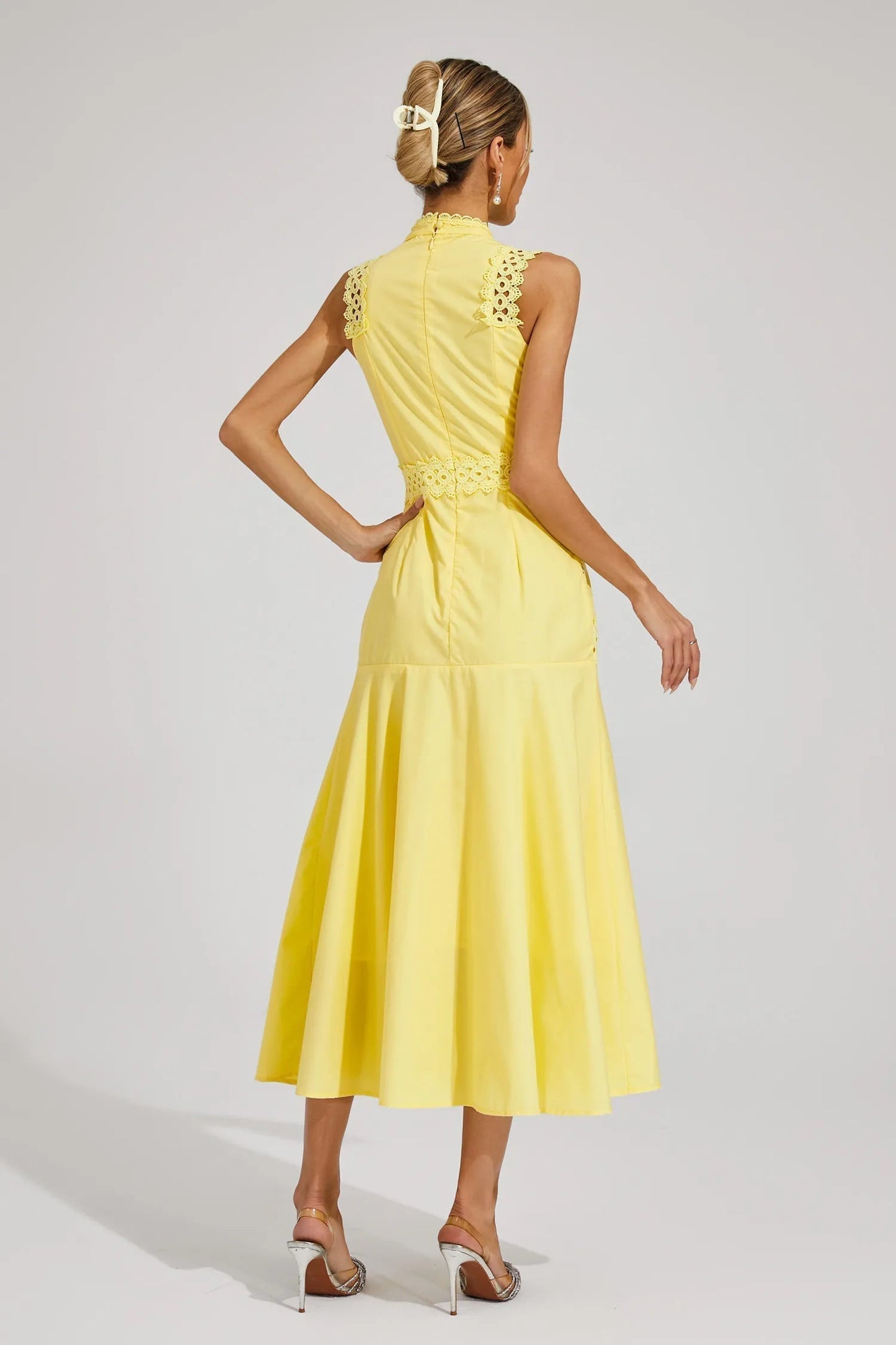 Women’s Dress – Sleeveless Lace Midi Design for Summer Events