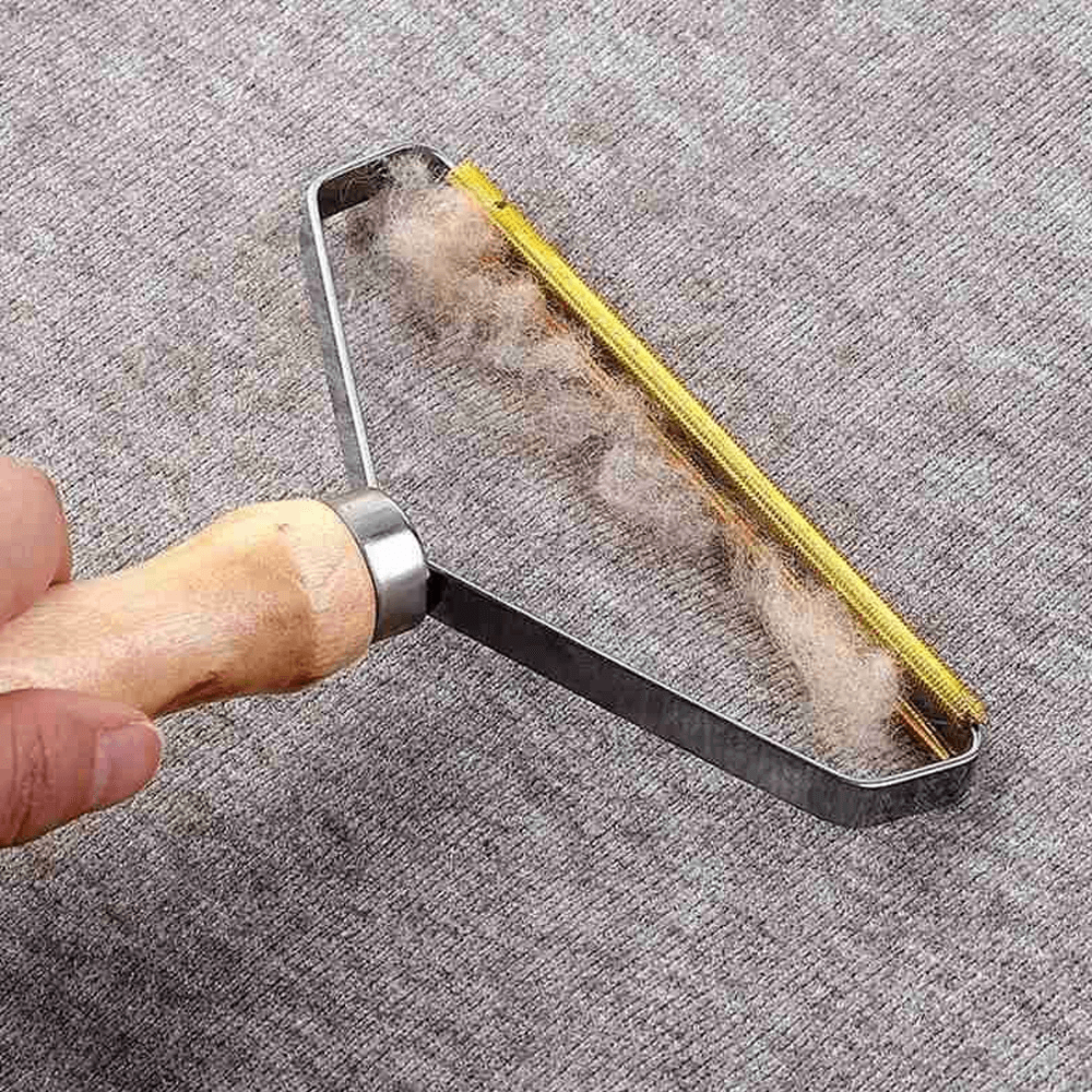 Wooden Lint Remover | Manual Fabric Shaver for Jumpers, Coats & Pet Hair | Restores Clothes Without Replacing Them