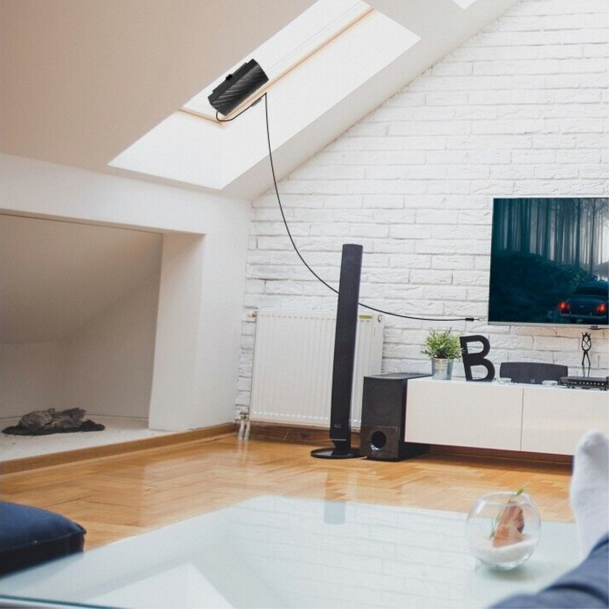 Amplified Indoor TV Antenna | 600-Mile Range, 39 dBi Gain, 75 Ω Impedance | HD & 4K Reception, 5 m Coaxial Cable Included 2