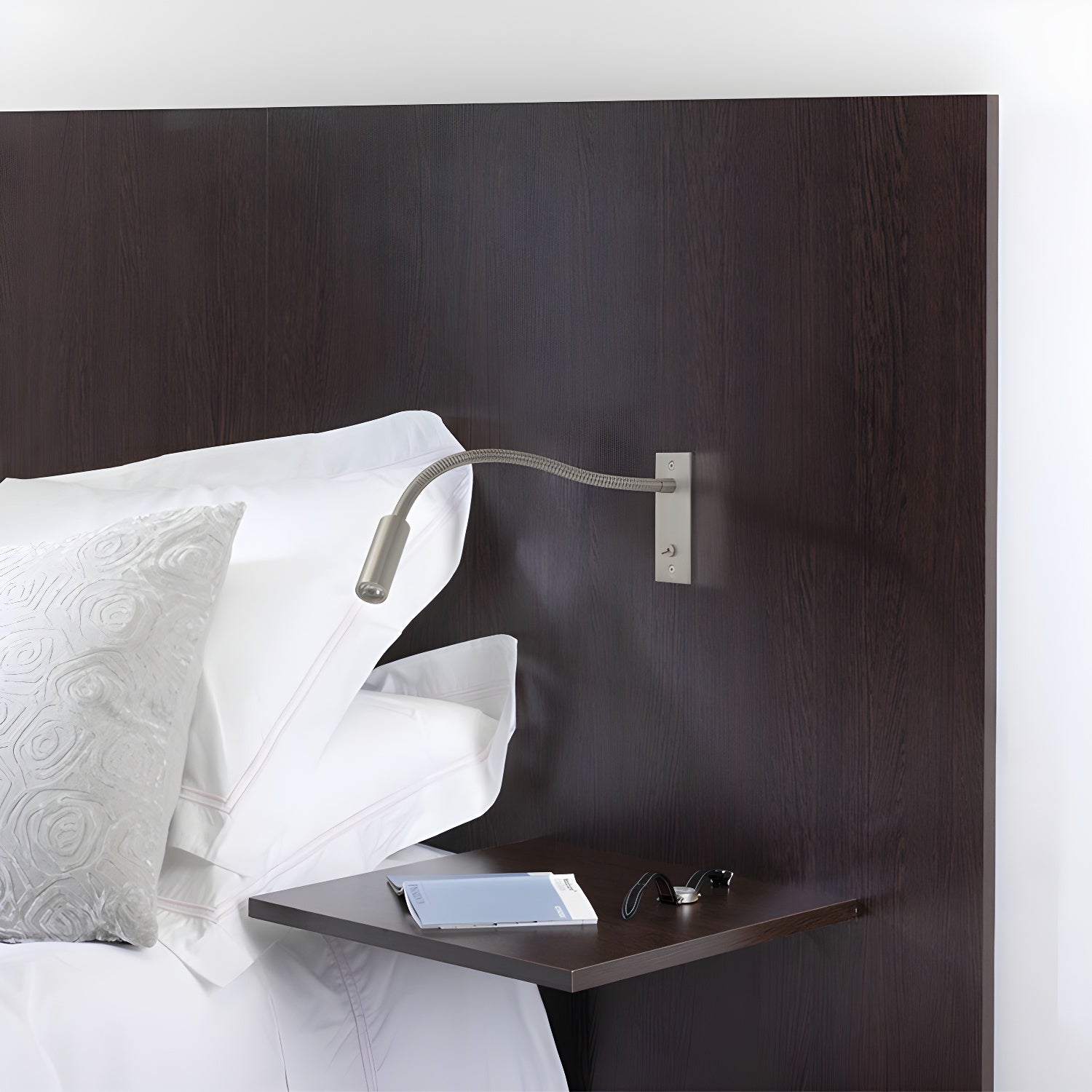 Adjustable Gooseneck Metal Wall Lamp with Cylindrical Head 2