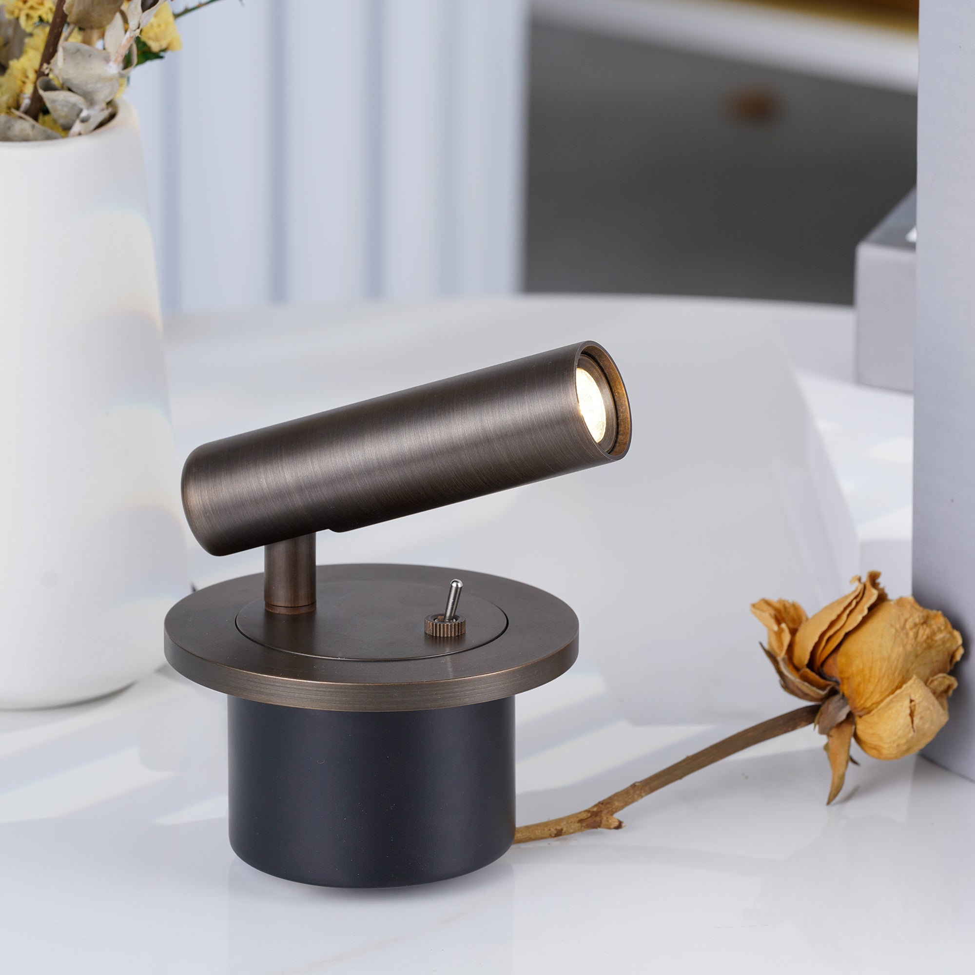 Adjustable Metal Wall Reading Lamp with Cylindrical Head 2