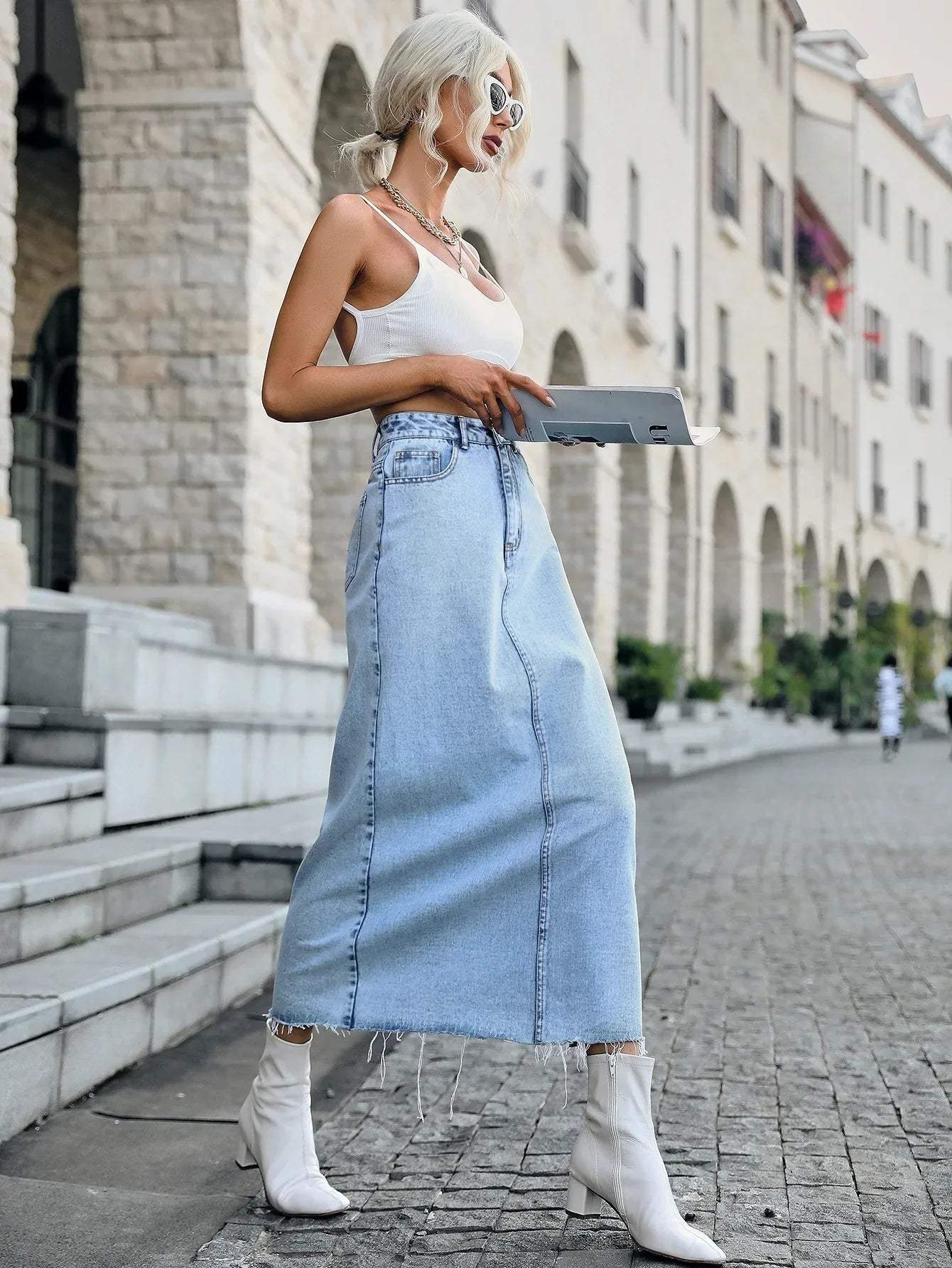 DenimStyle | Women's Denim Maxi Skirt – Versatile Everyday Wear 2