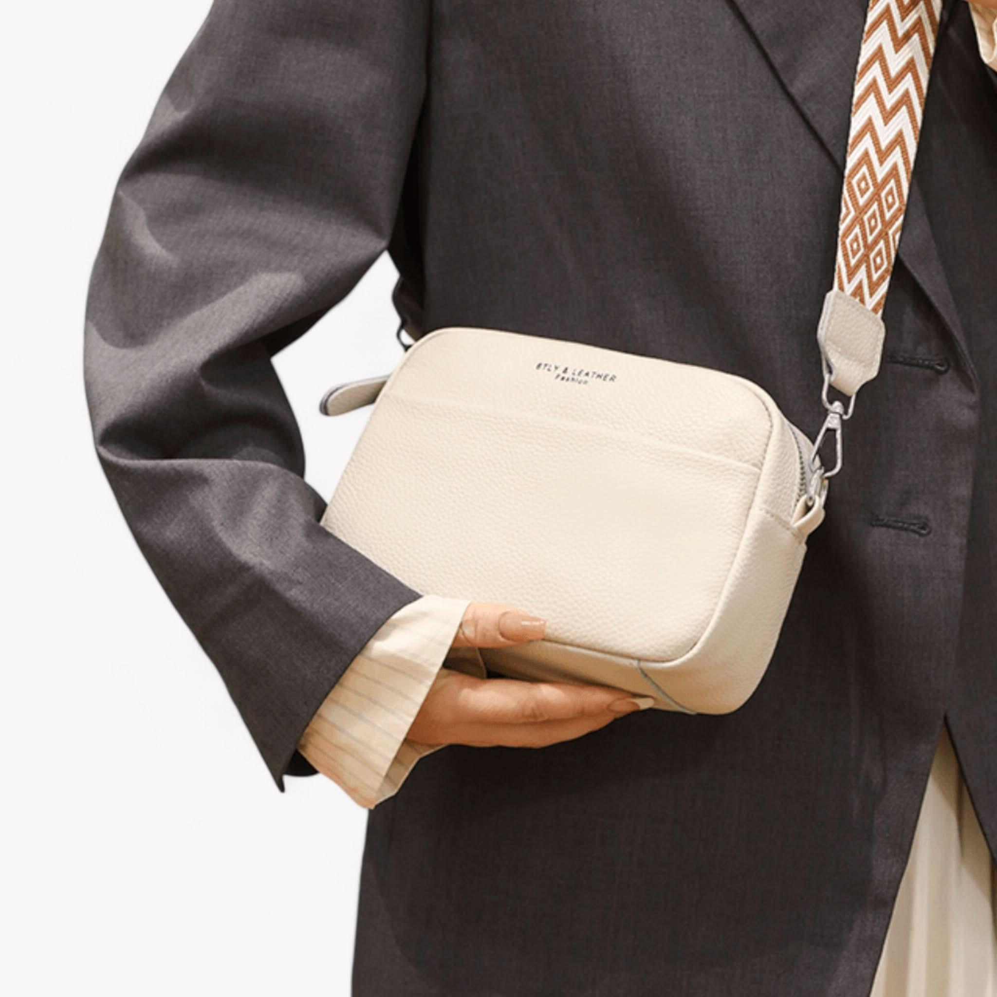 Elegant Leather Crossbody Bag | Stylish Design for Women