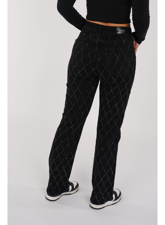Essential Elegance | Women's Black Jeans – Straight Fit With Diamond Design 3