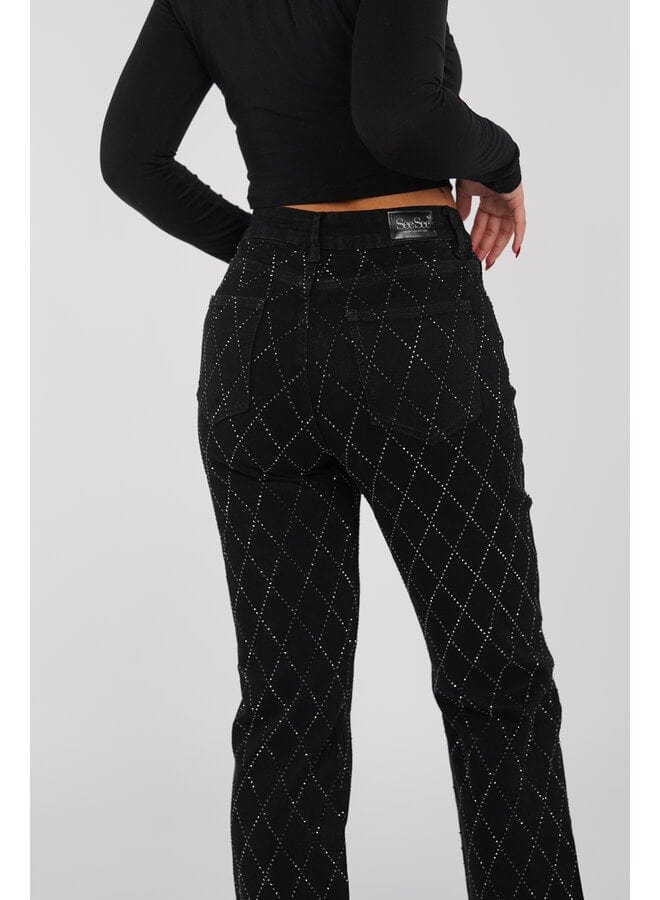Essential Elegance | Women's Black Jeans – Straight Fit With Diamond Design 4
