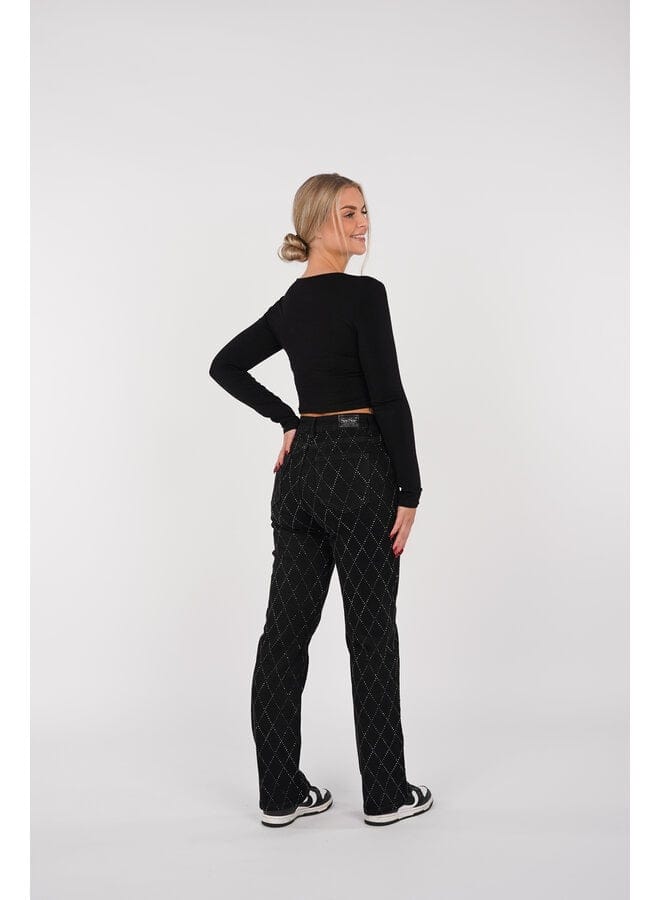 Essential Elegance | Women's Black Jeans – Straight Fit With Diamond Design 5