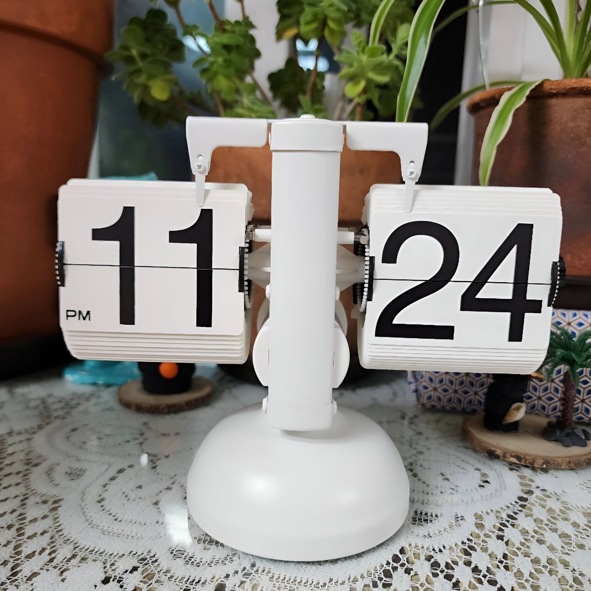FlipFlow | Automatic Retro Flip Clock – Silent, Minimalist Desk Design