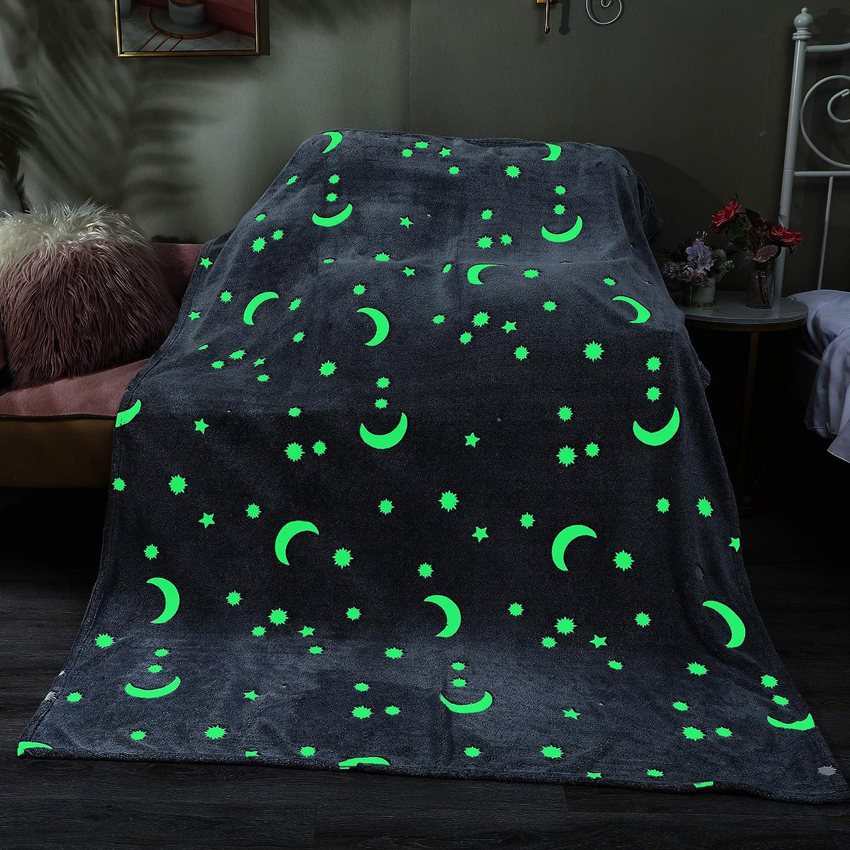Glow in the Dark Blanket Microfibre | Rechargeable Celestial Glow Lasts Up to 6 Hours | Soft, Breathable Comfort Throw