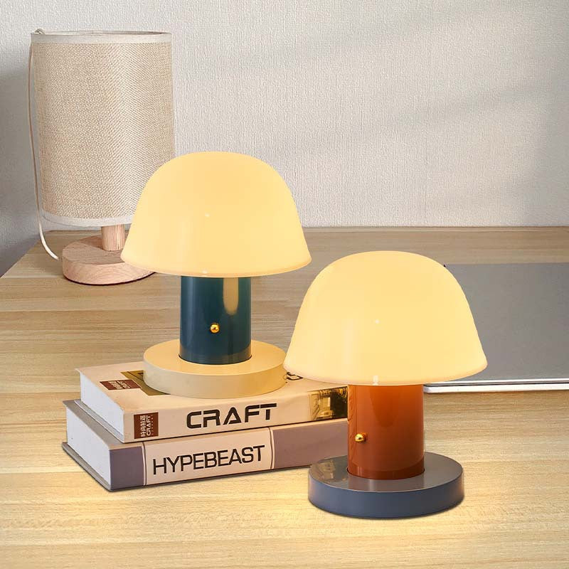 House-Shaped Table Lamp Metal & Polycarbonate | USB Charging Port, E14 Warm Light | Nordic Bedside Night Light for Home and Office