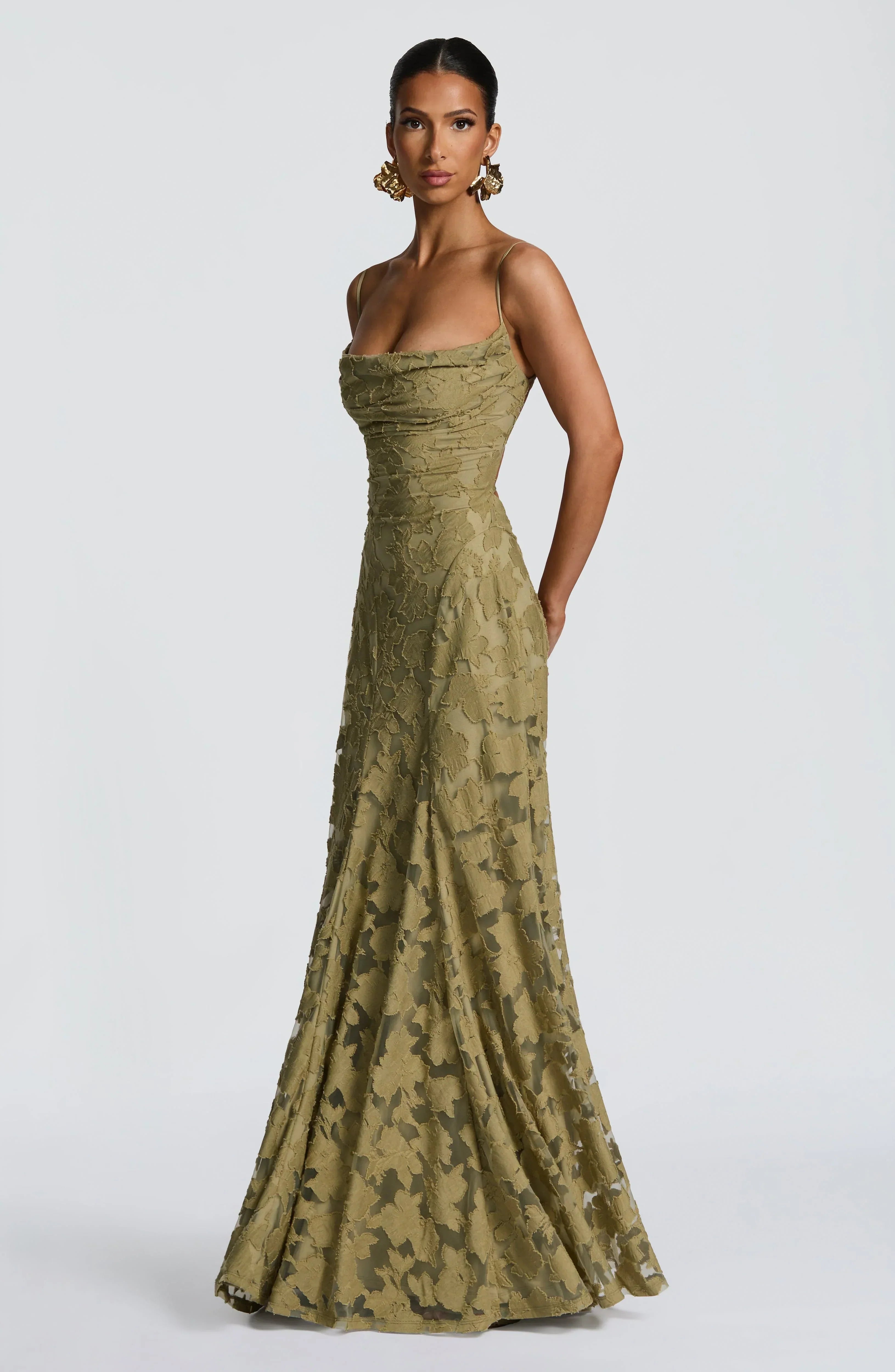 Maxi Dress for Women – Long Sleeve Fitted Waist Flowing Design