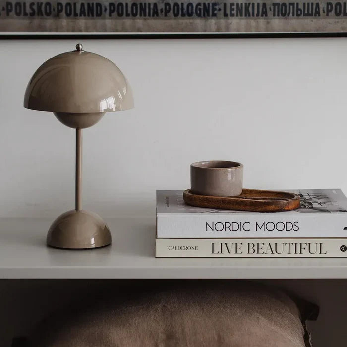 Minimalist Wireless Table Lamp 2