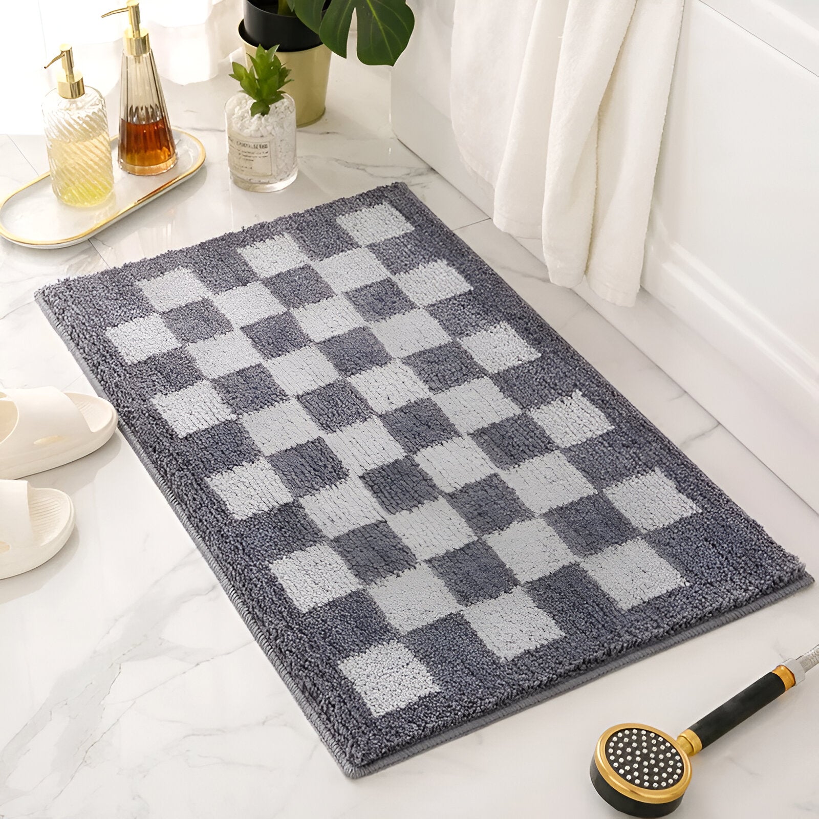 Plush Checkered Microfiber Bath Mat - Black and White Design