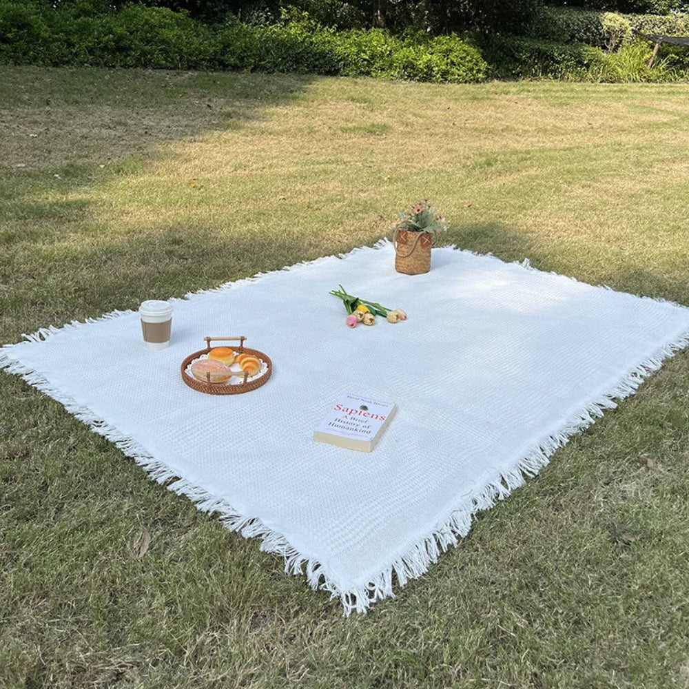Tasselora | Woven Picnic Blanket with Decorative Tassels - Lightweight for Outdoor Use
