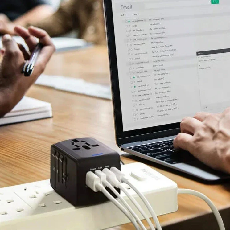 Universal Travel Adapter | Cube Body, Four Charging Ports