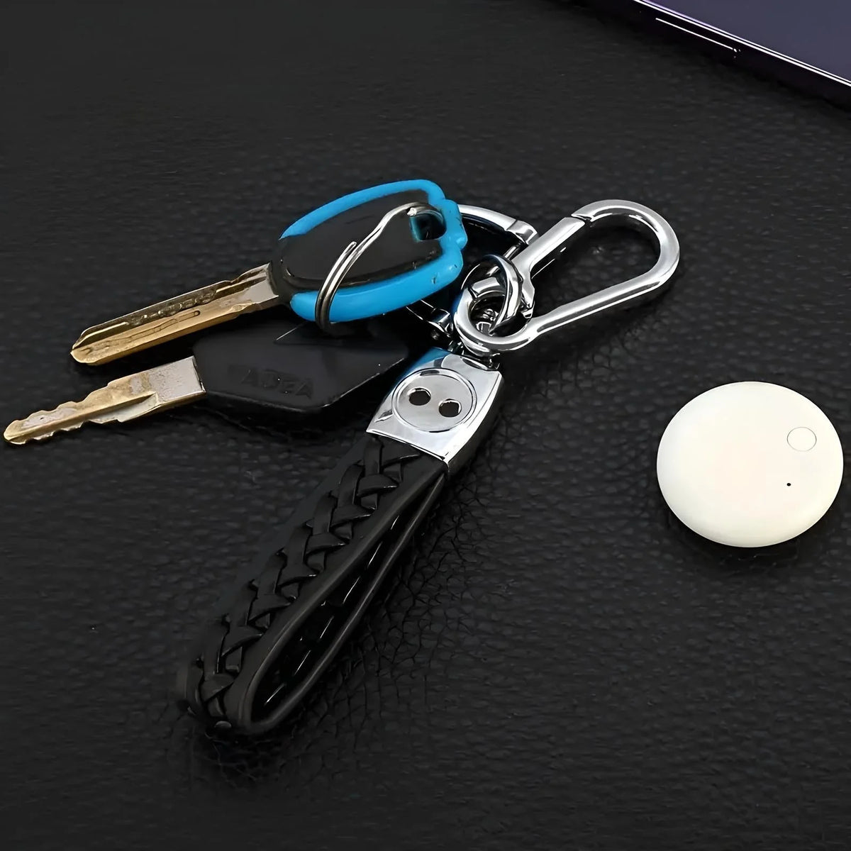Universal Luggage Tracker | Compact, Bluetooth-Compatible & Ideal for Travel Security 4