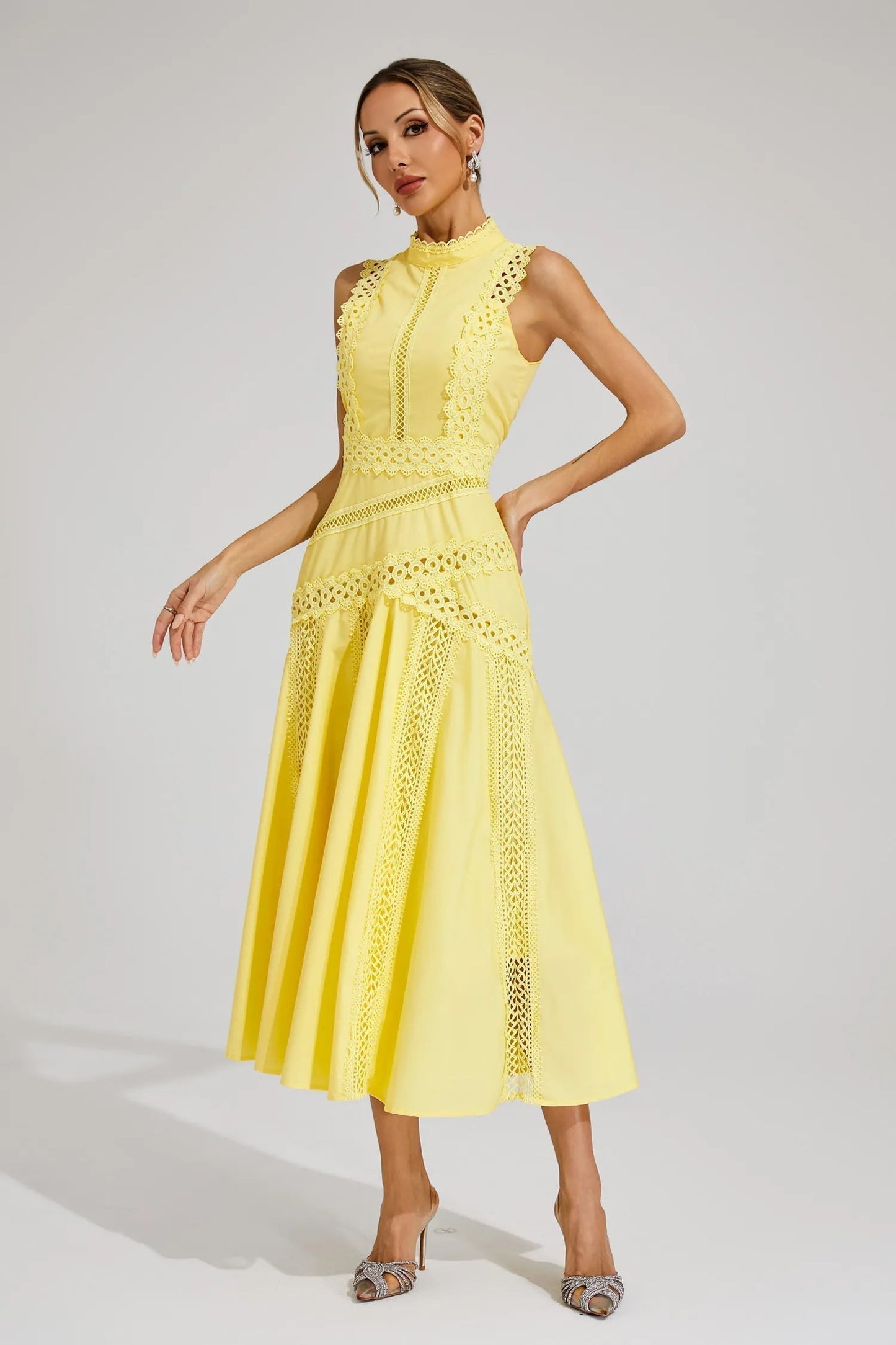 Women’s Dress – Sleeveless Lace Midi Design for Summer Events
