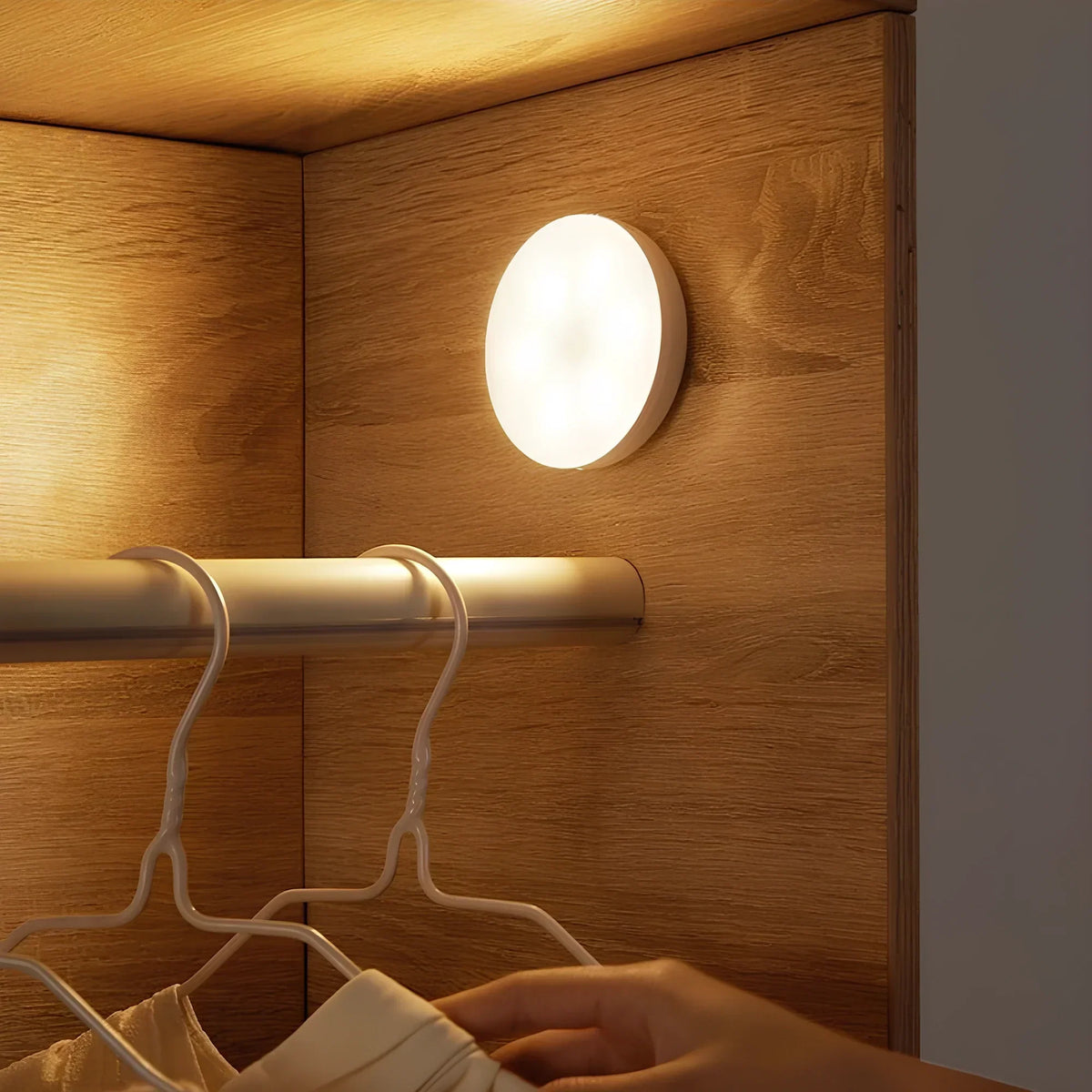 Motion Sensor Night Light | Auto On/Off Detection, 8 cm Diameter | USB or Battery Powered, Tool-Free, 2/4/8 Pack 1