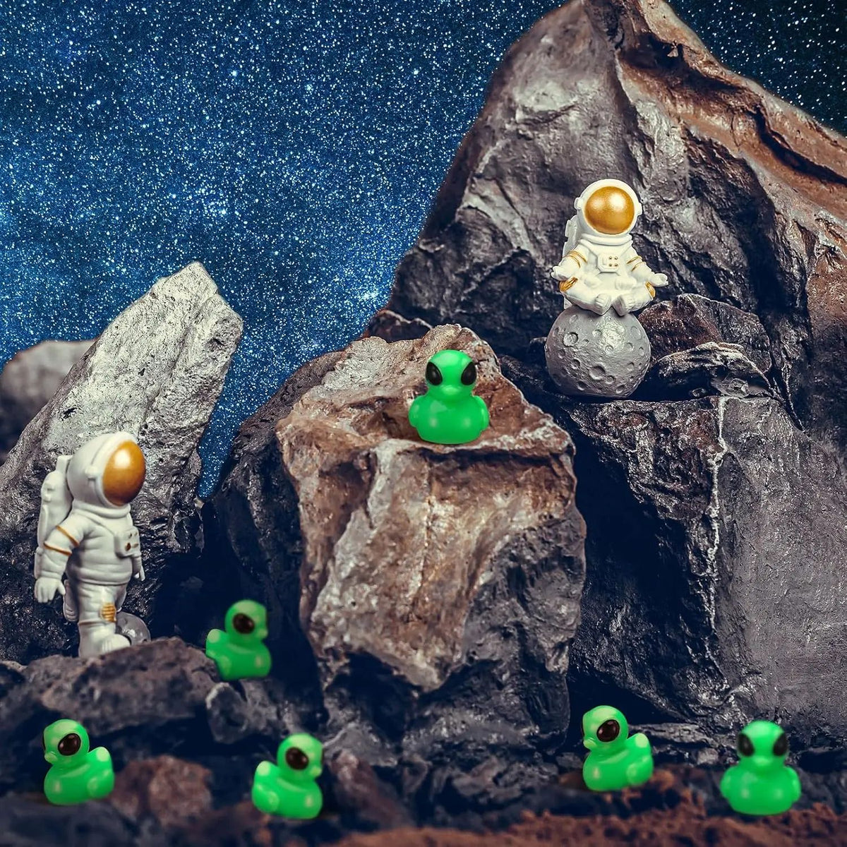 Mini Alien Duck Figurines Resin Set | 50-Piece Sci-Fi Style | Party Favours, Desk Decor, Halloween Displays & Craft Accents 3